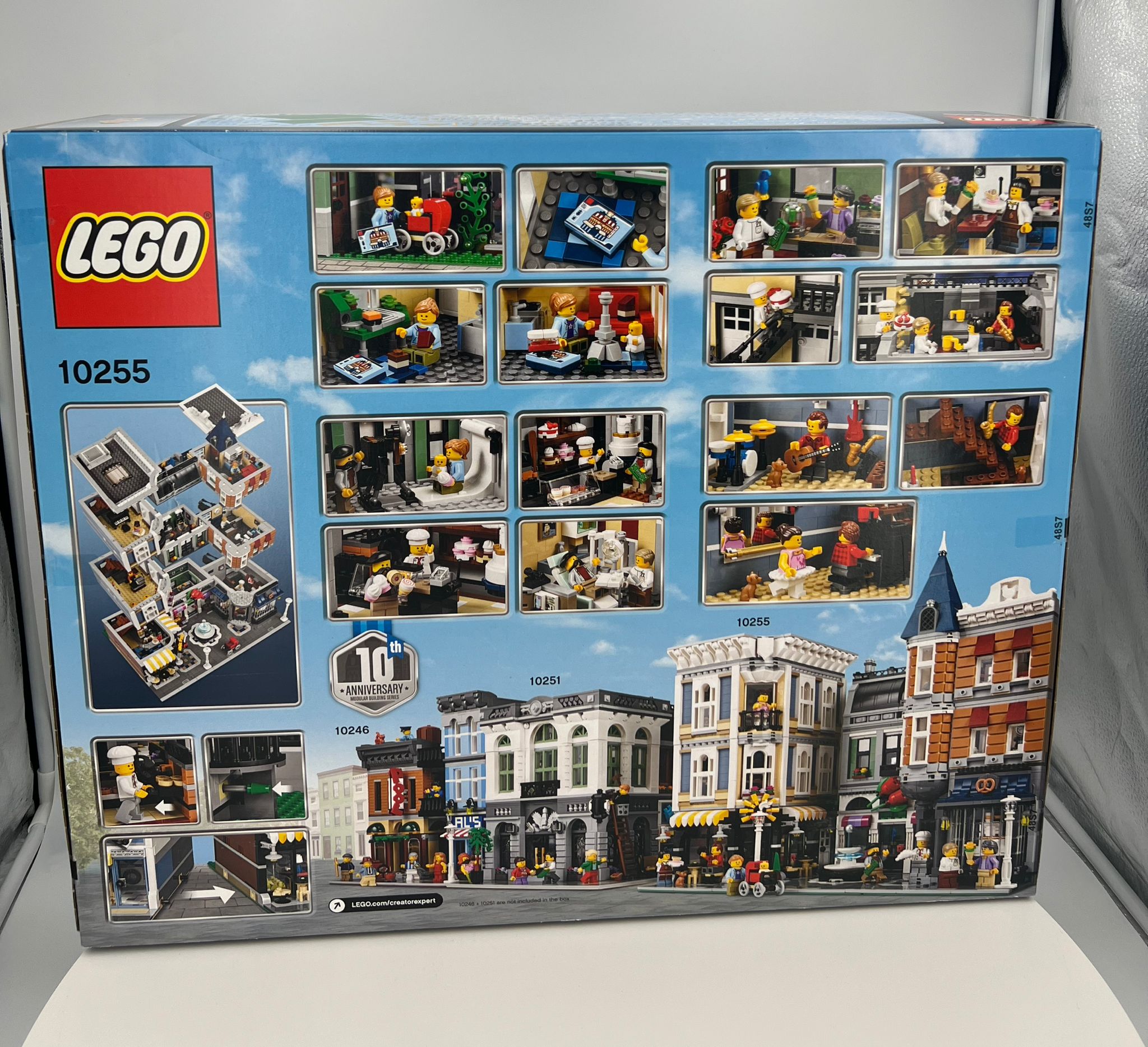 LEGO Creator Expert: Assembly Square / Stadtleben 10255