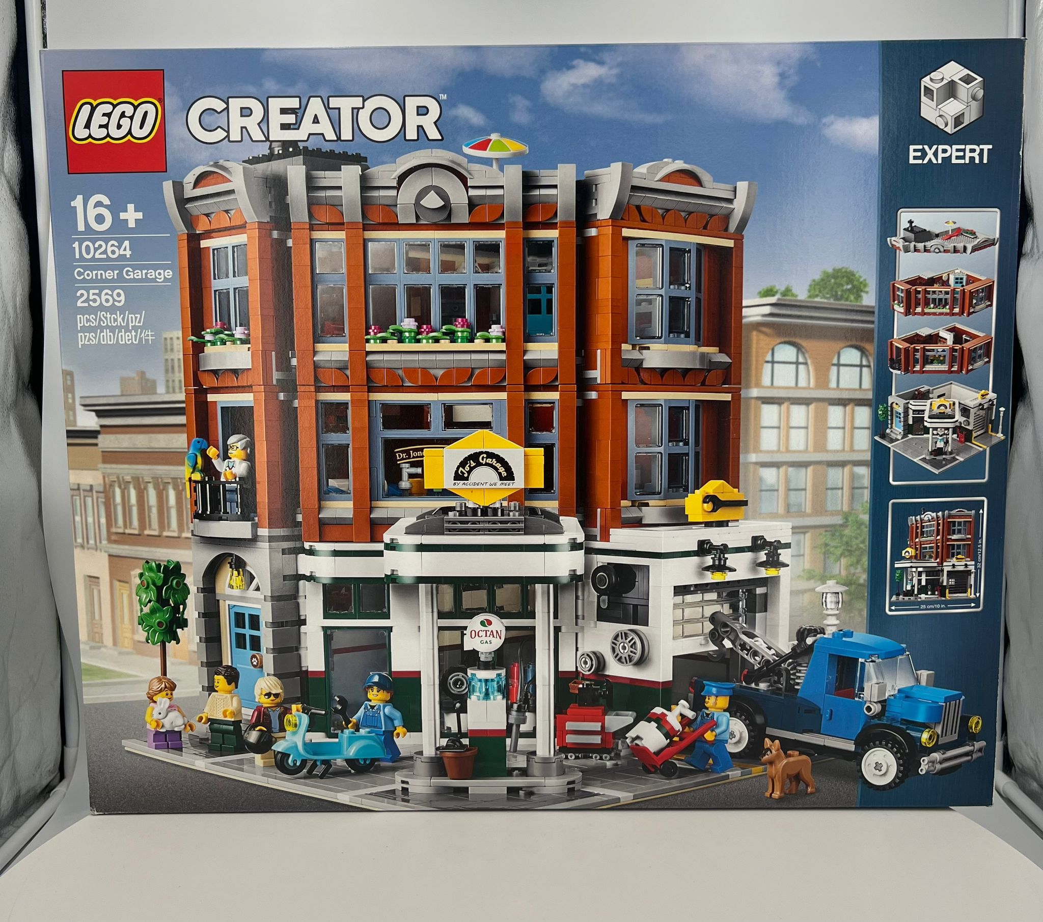 LEGO 10264 – Corner Garage